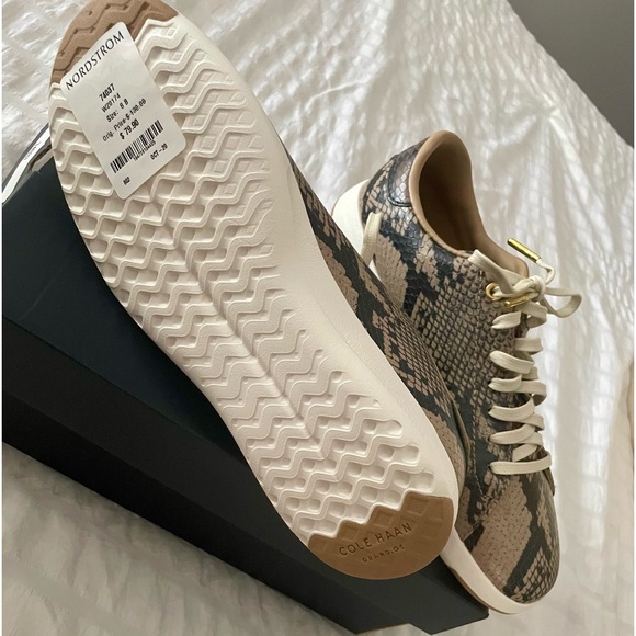COLE HAAN NEW Tennis Shoes, Leather snake print, size 8, - Picture 2 of 2